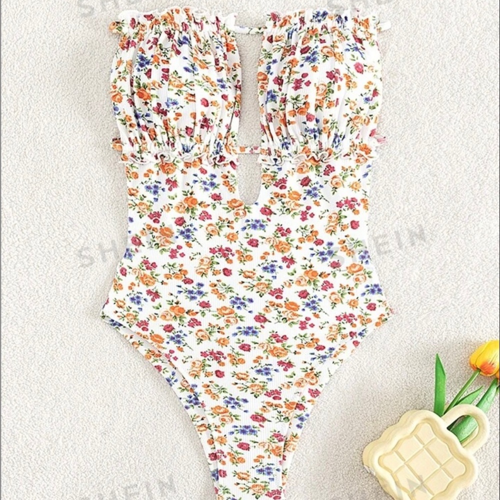 NEW: Floral mod summer beach flower print one piece swimsuit.